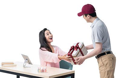 卡普空《怪物猎人：荒野》武器介绍视频：重弩